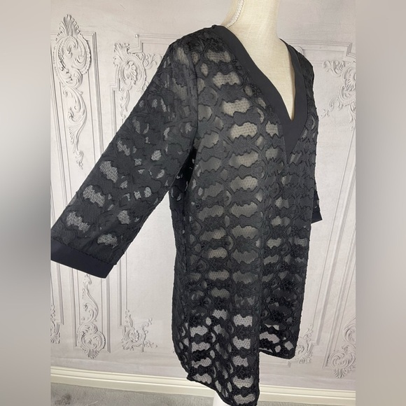 Classy Lace V-Neck Tunic Swimsuit Coverup - Picture 5 of 7